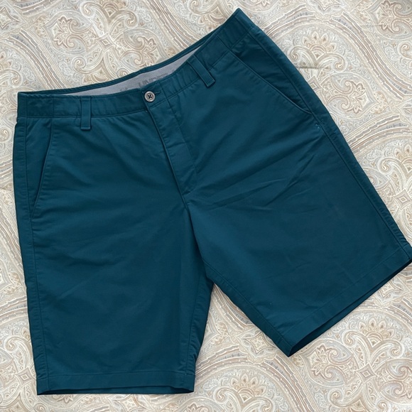 Men's Under Armour HeatGear Teal Flat Front Shorts - Picture 1 of 8